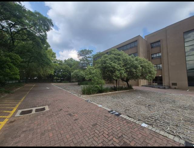 10,807M² OFFICE TO LET IN PARKTOWN